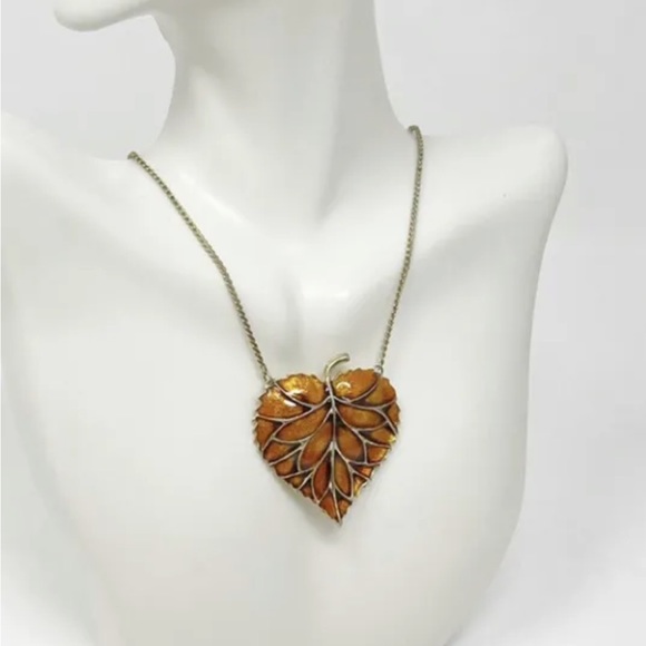 N135 Vintage Gold Tone Orange Black Enamel Leaf Pendant Necklace Fall Autumn 24” - Picture 7 of 8